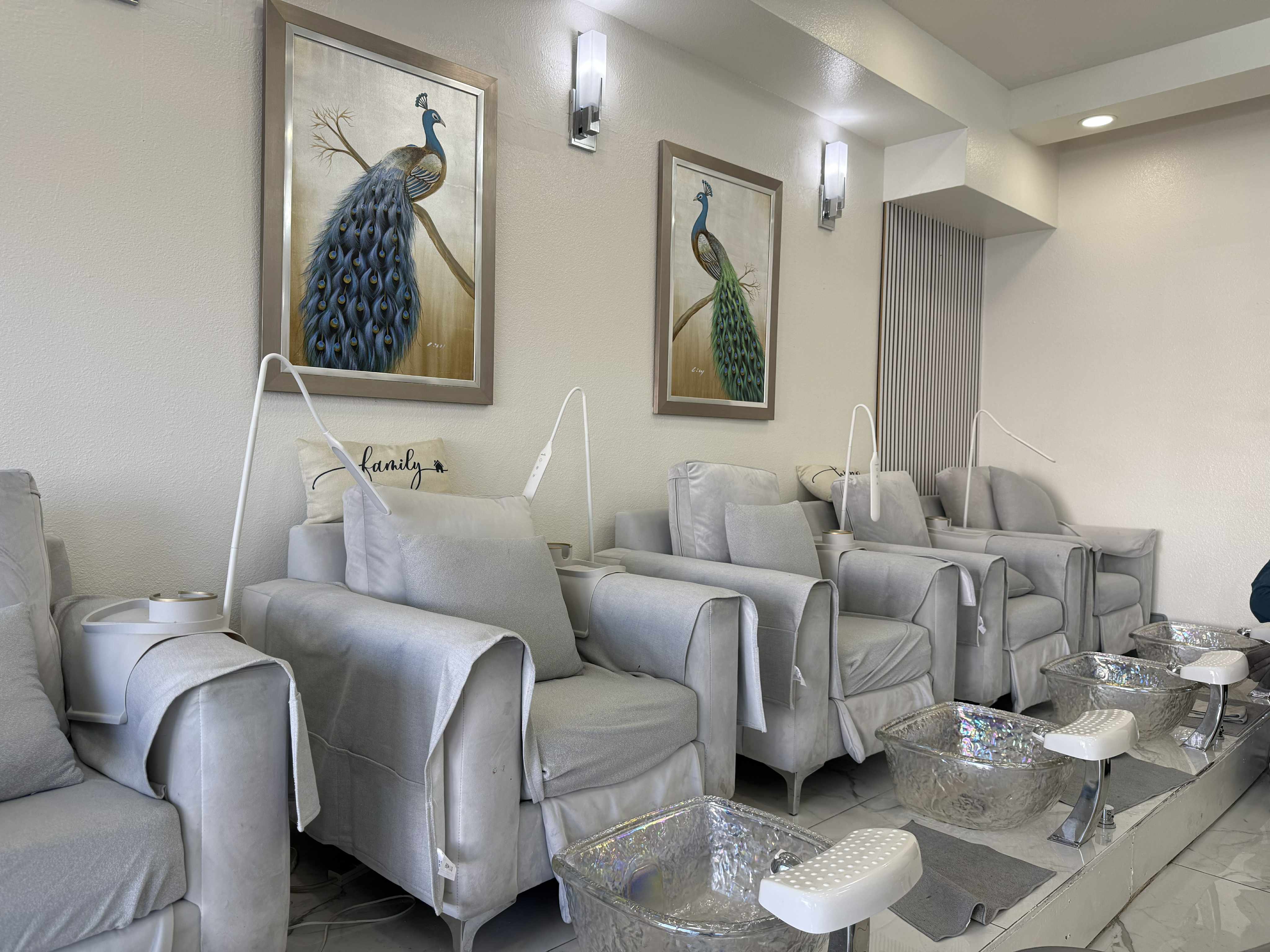 Daisies Nails Studio Hero Nails